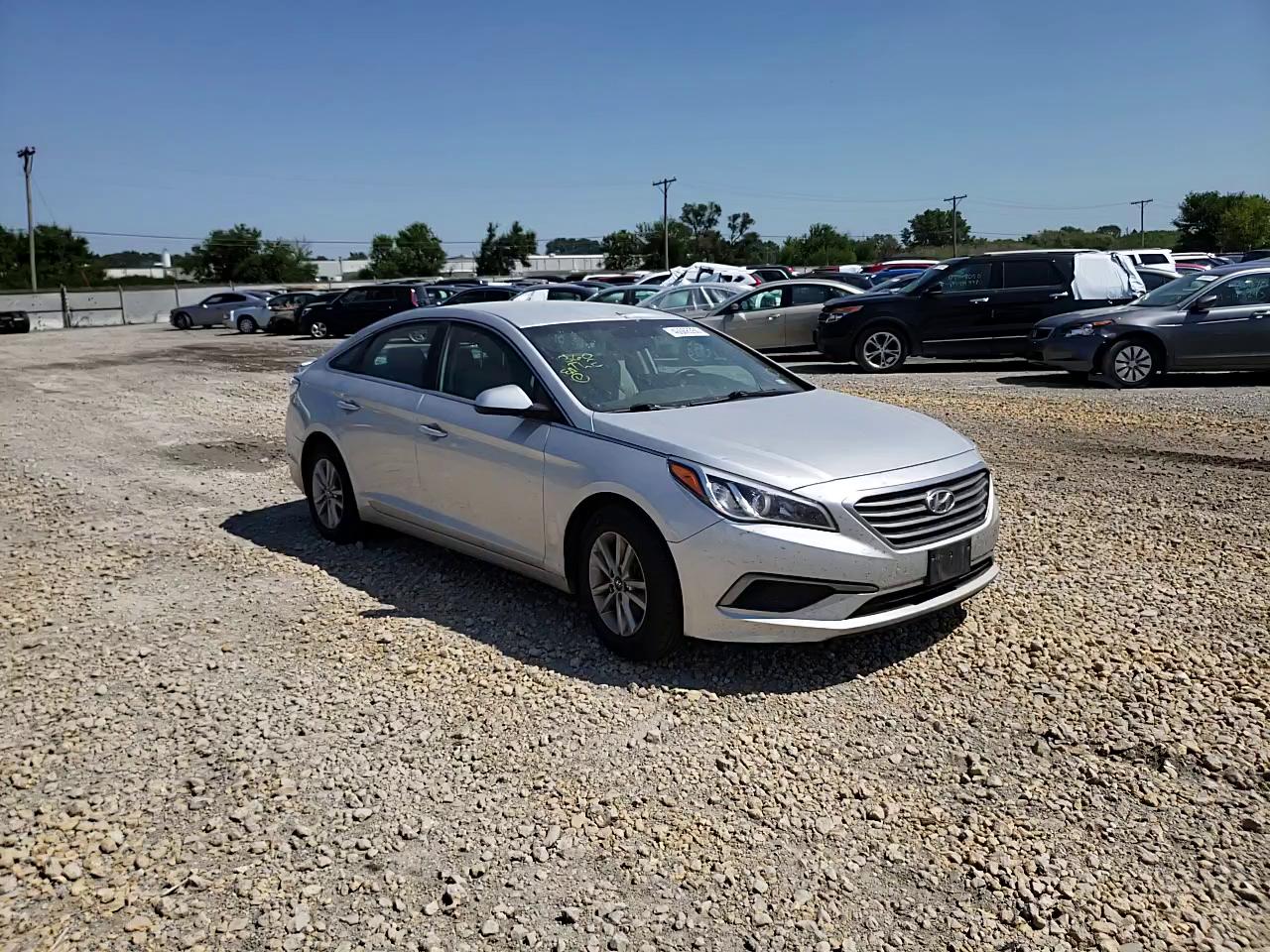 2016 HYUNDAI SONATA SE 5NPE24AF3GH361486