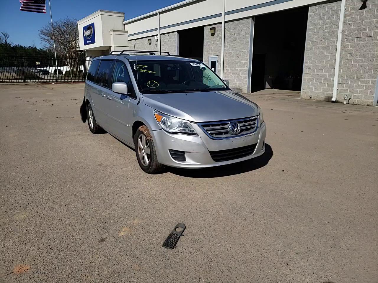 2011 VOLKSWAGEN ROUTAN 2V4RW3DG4BR684211