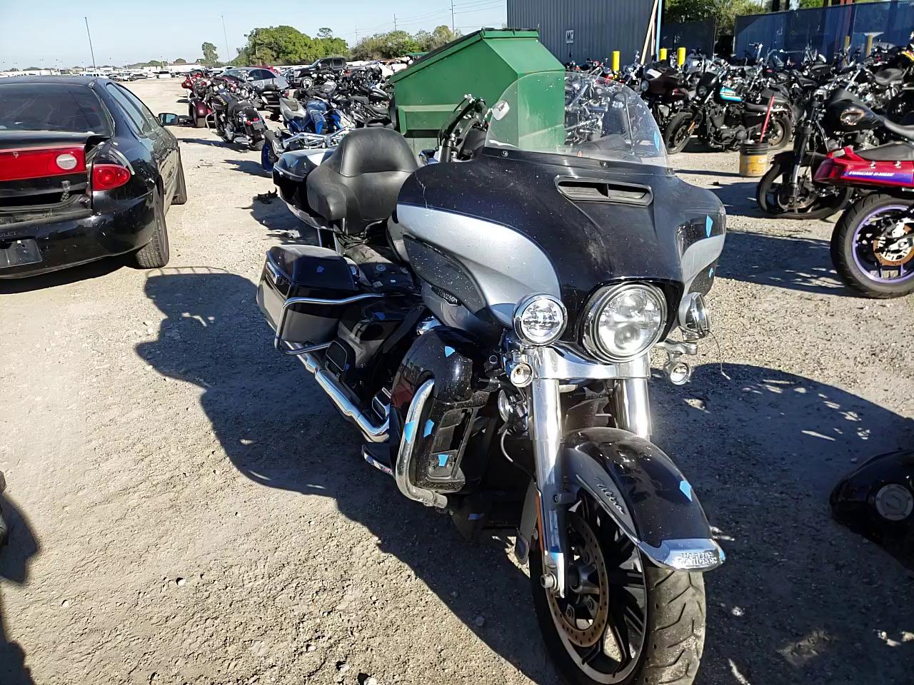 2019 HARLEY-DAVIDSON FLHTCU 1HD1FCC12KB630214