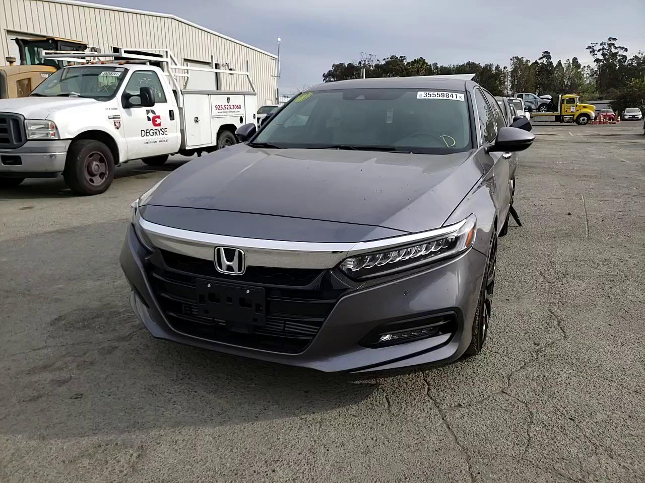 2018 HONDA ACCORD TOU 1HGCV2F95JA043715