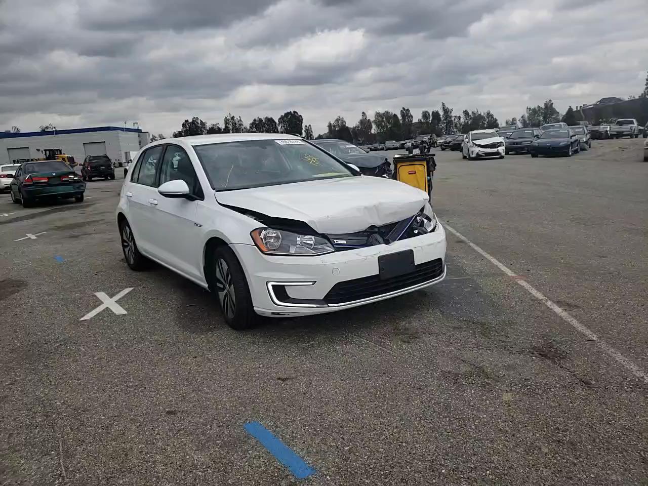 2016 VOLKSWAGEN E-GOLF SE WVWKP7AU0GW911337