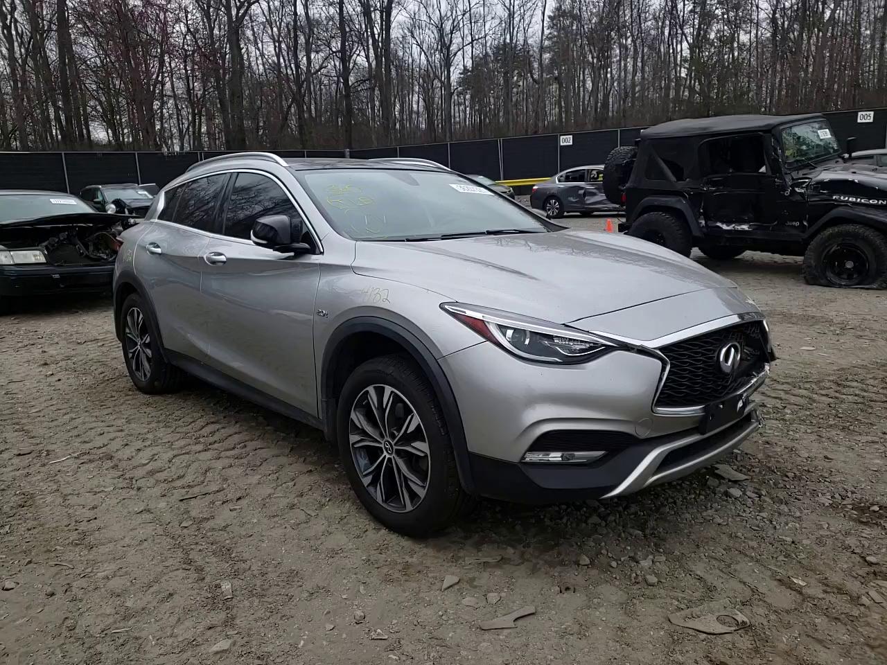 2018 INFINITI QX30 BASE SJKCH5CR5JA057428
