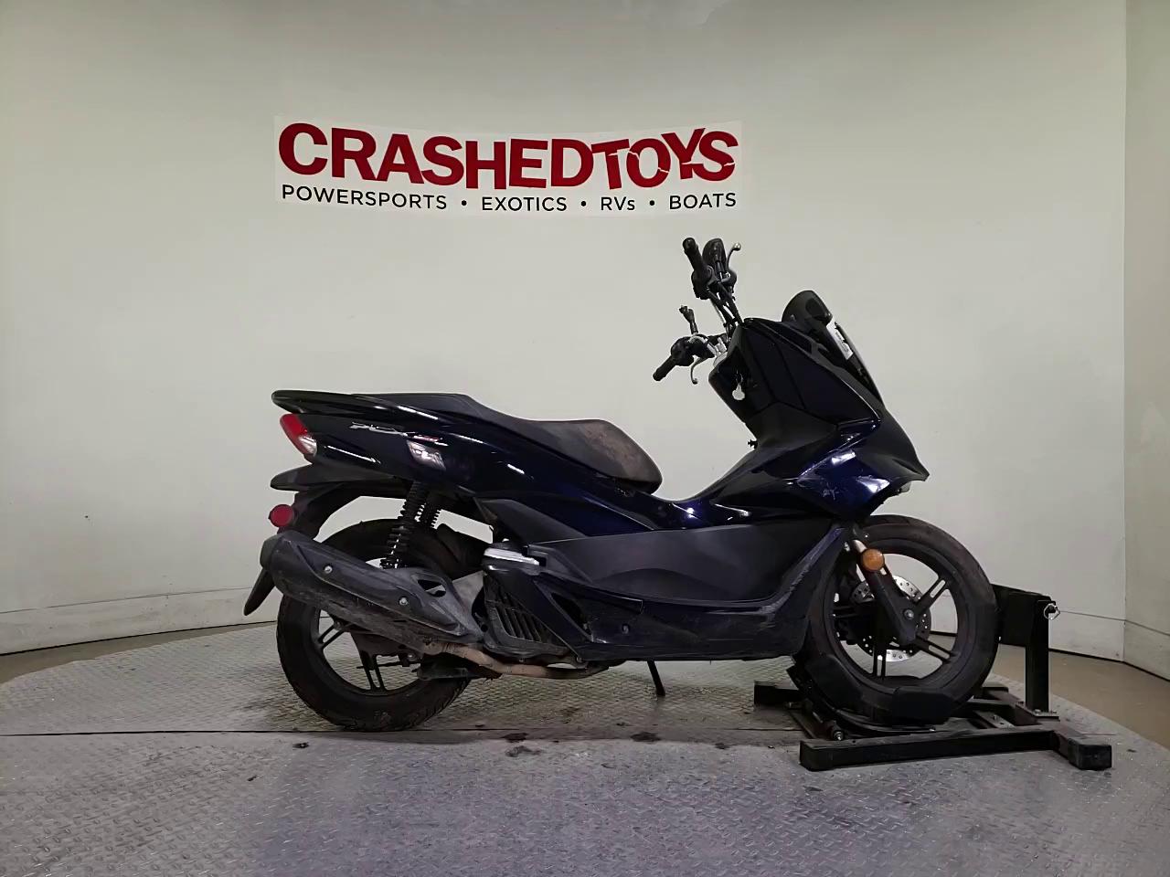 2017 HONDA PCX 150 RLHKF1803HY200367
