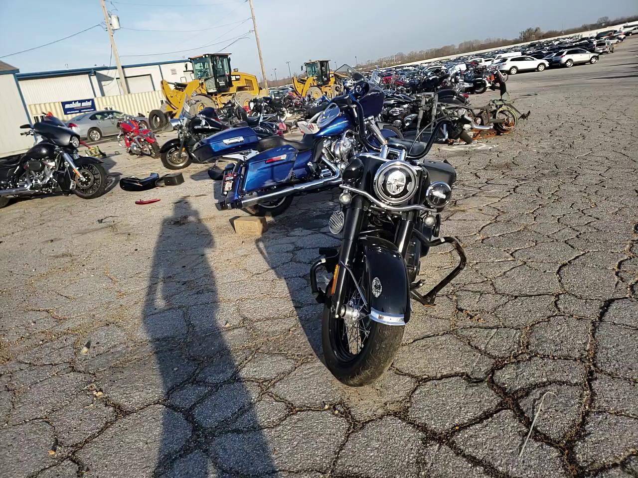 2018 HARLEY-DAVIDSON FLHCS HERI 1HD1YBK1XJC084924