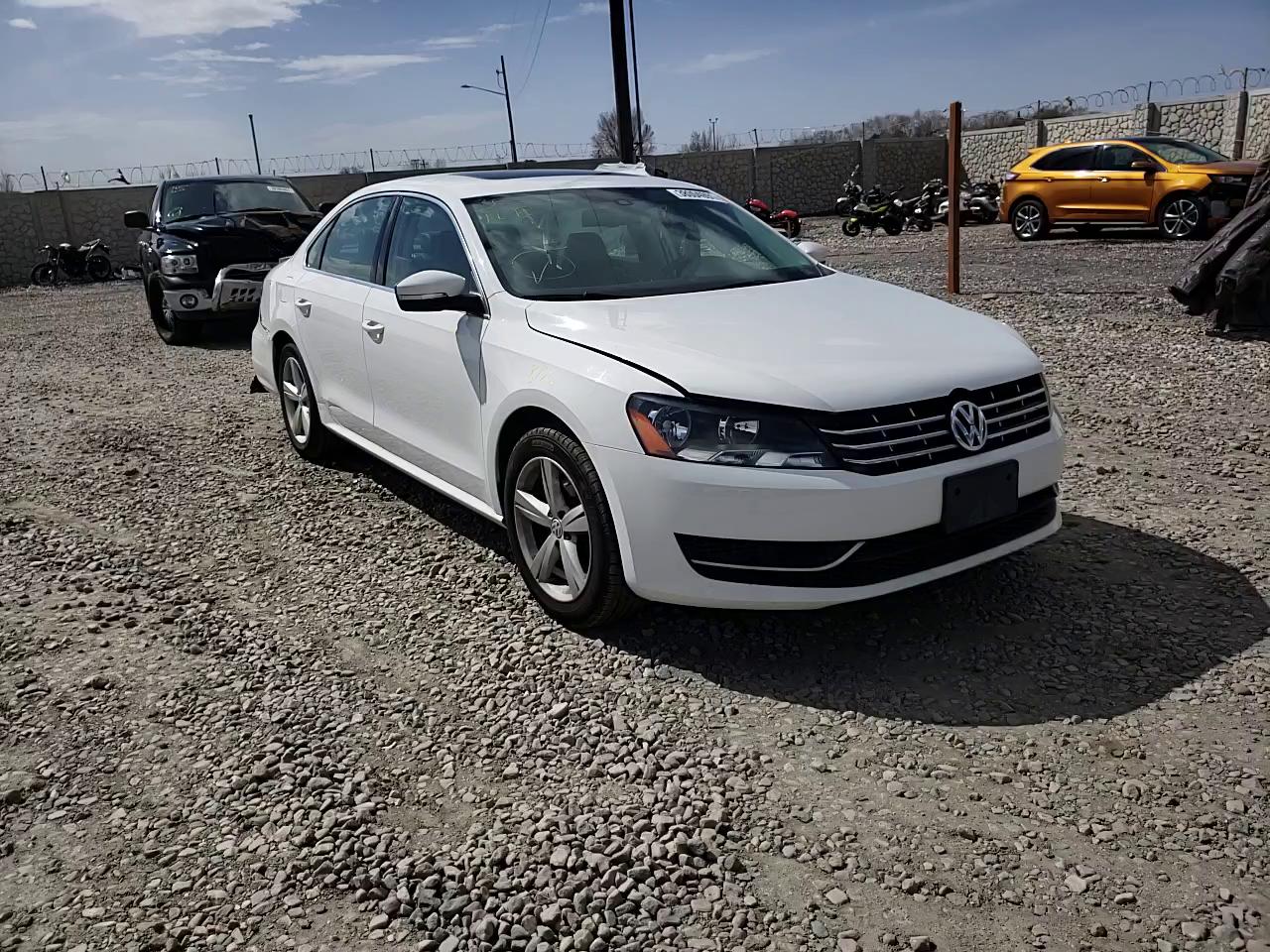 2013 VOLKSWAGEN PASSAT SE 1VWBN7A34DC061493