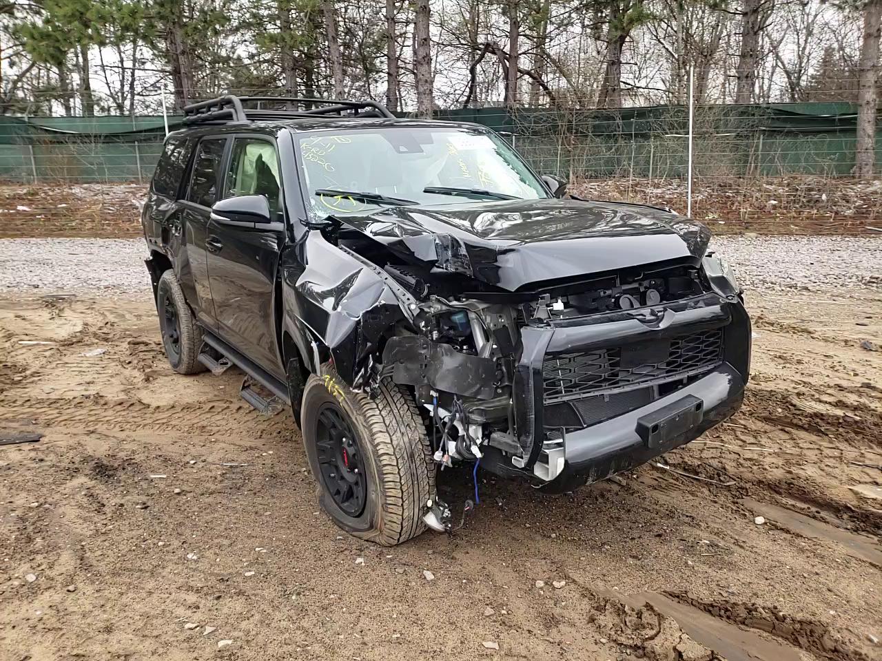 2020 TOYOTA 4RUNNER SR JTEBU5JR7L5752739