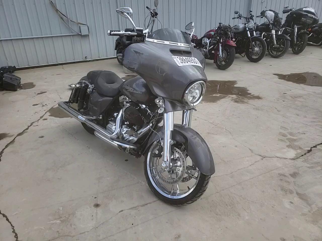 2014 HARLEY-DAVIDSON FLHX STREE 1HD1KBM17EB672077