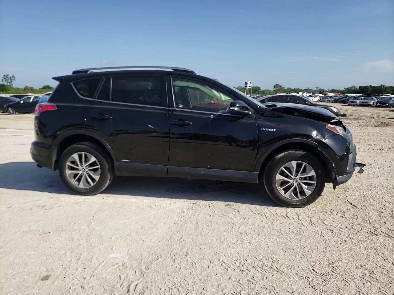 2018 TOYOTA RAV4 HV LE JTMRJREV1JD178216