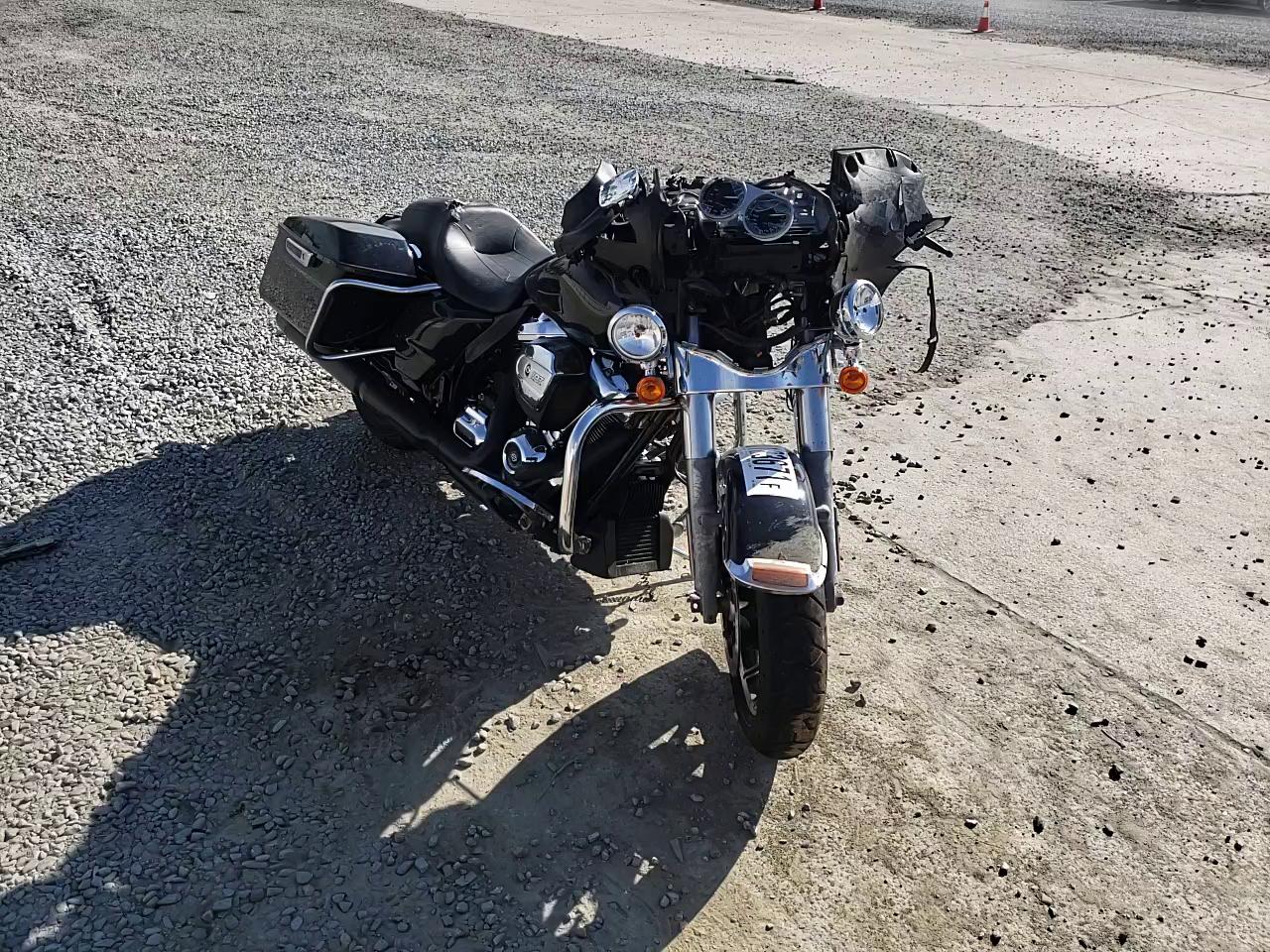 2017 HARLEY-DAVIDSON FLHTP POLI 1HD1FMC11HB650355