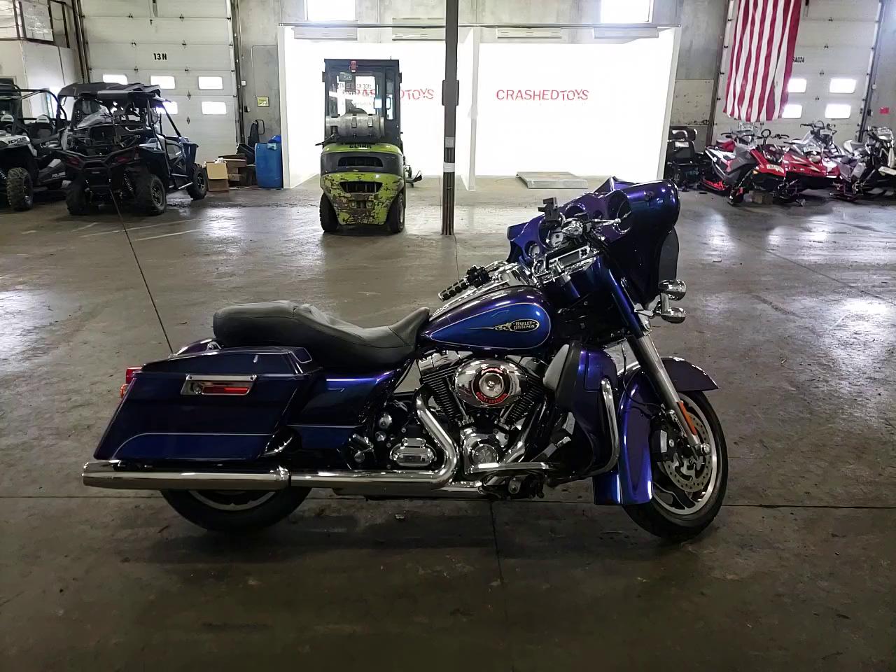 2009 HARLEY-DAVIDSON FLHX 1HD1KB4159Y637590