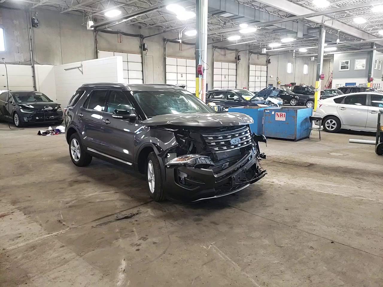 2017 FORD EXPLOR XLT 1FM5K8D8XHGD88657