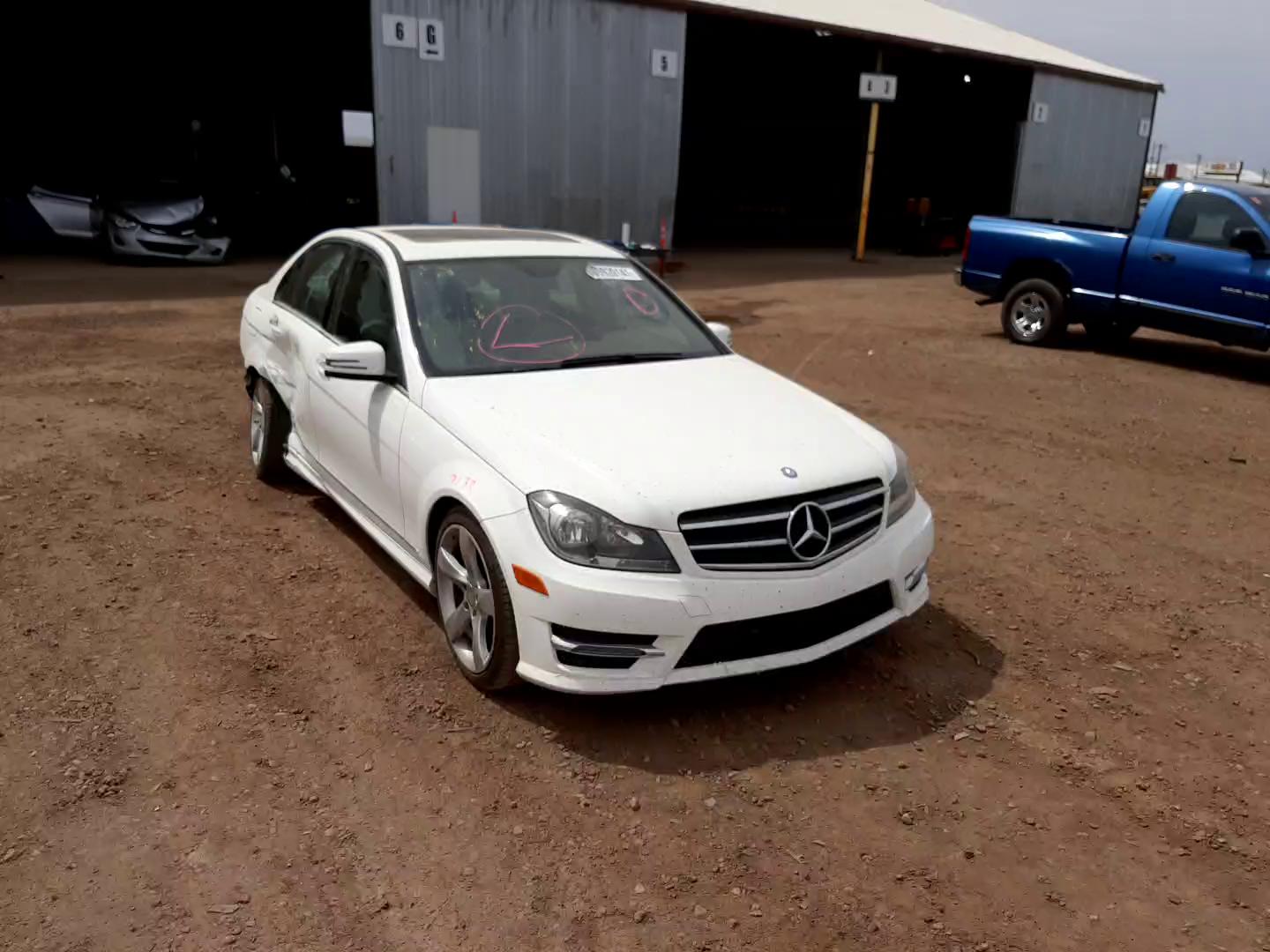 2014 MERCEDES-BENZ C 250 WDDGF4HB3EA966473