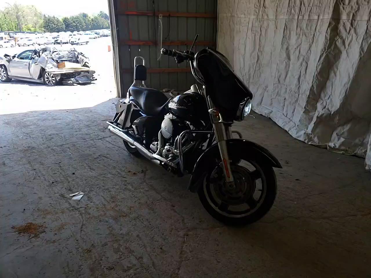 2010 HARLEY-DAVIDSON FLHX 1HD1KB415AB669754