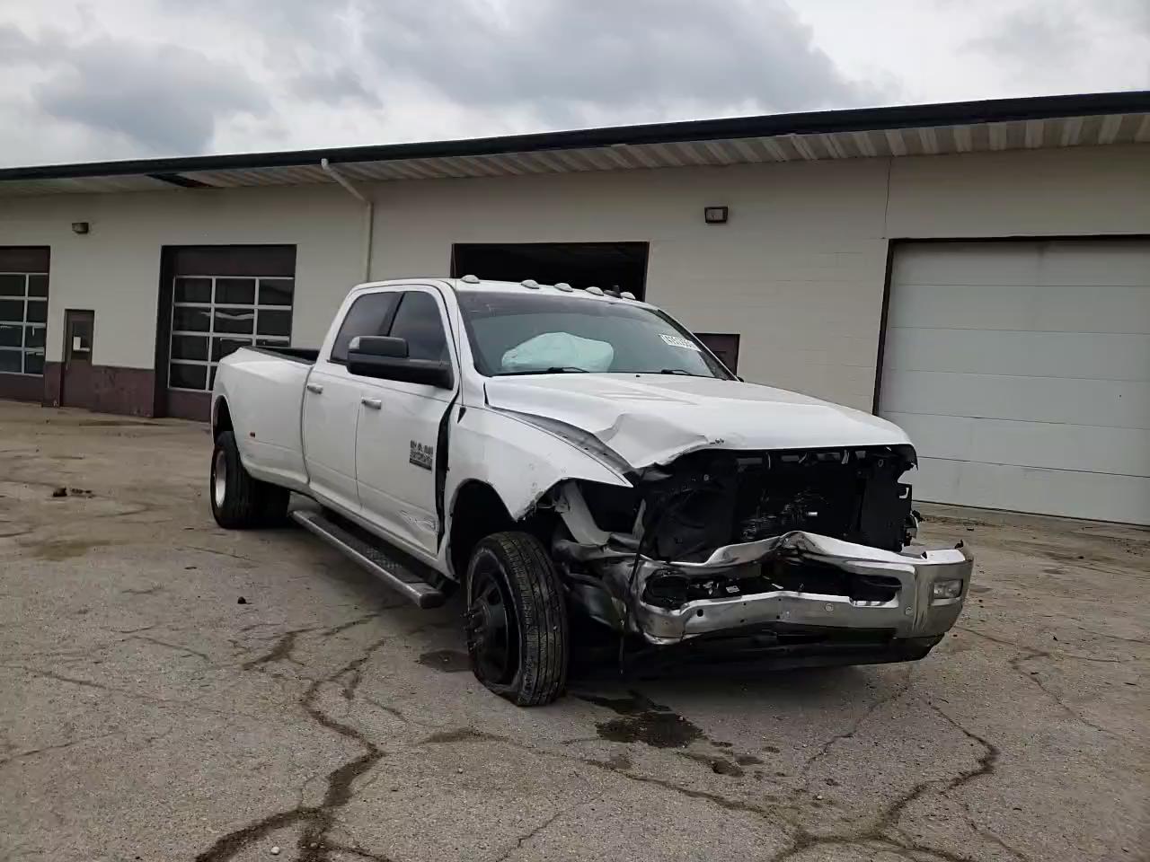 2017 RAM 3500 SLT 3C63RRHLXHG703576