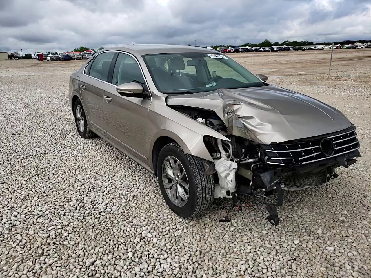 2016 VOLKSWAGEN PASSAT 1VWAT7A30GC039108