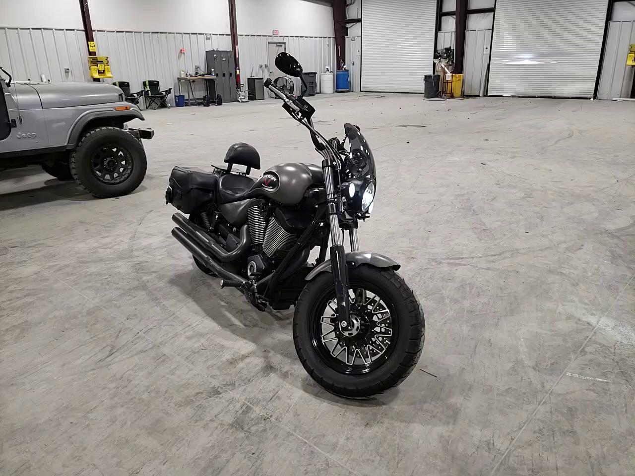 2015 VICTORY MOTORCYCLES GUNNER 5VPLB36N3F3038343