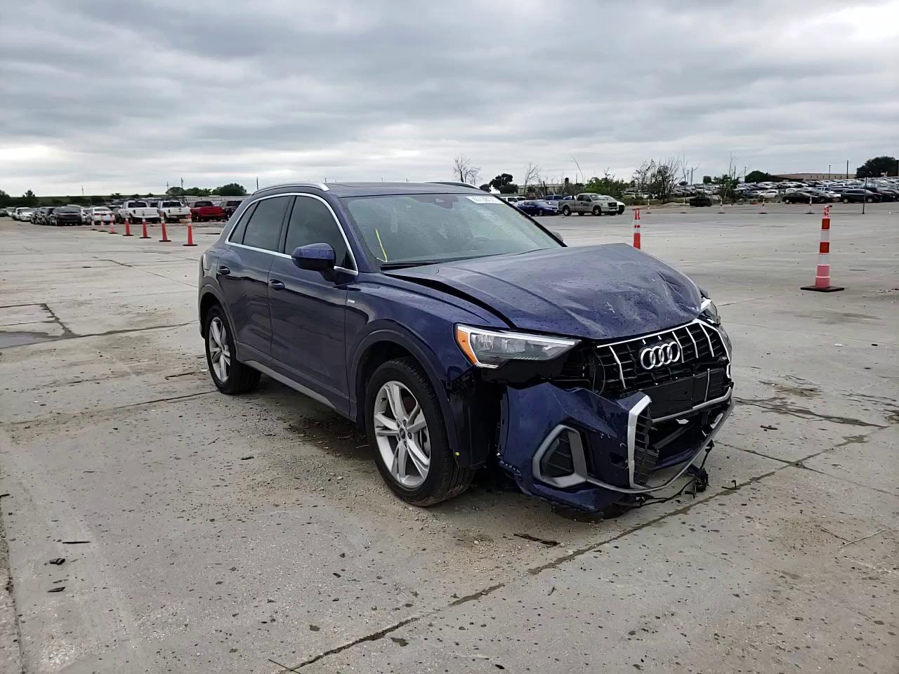2020 AUDI Q3 PREMIUM WA1DECF33M1025524