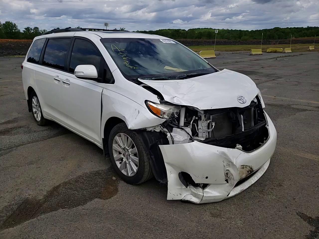 2013 TOYOTA SIENNA XLE 5TDYK3DC2DS343088