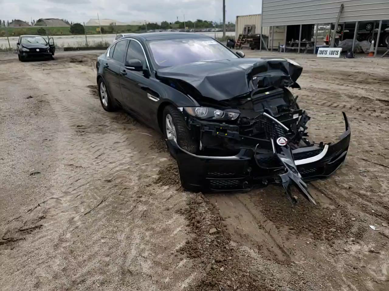 2018 JAGUAR XE SAJAR4FX4JCP37032