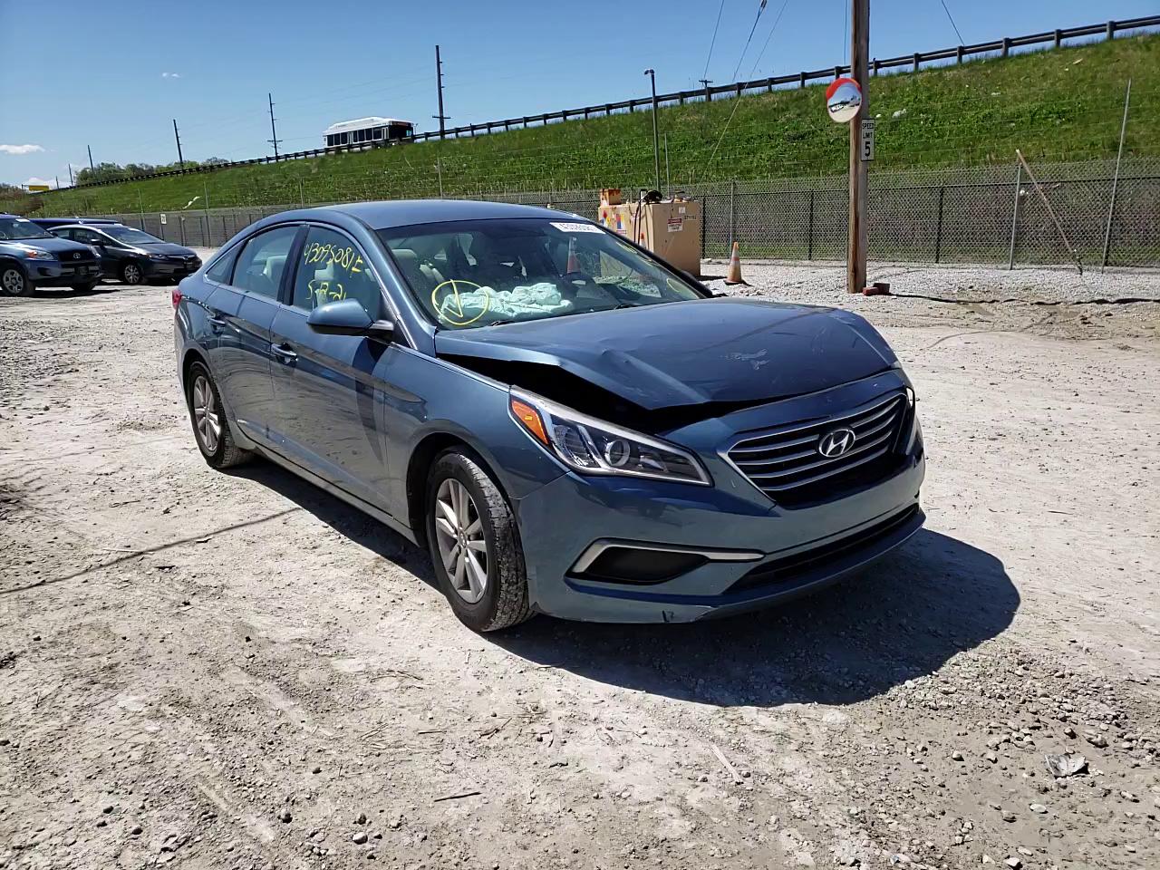 2016 HYUNDAI SONATA SE 5NPE24AF9GH385372