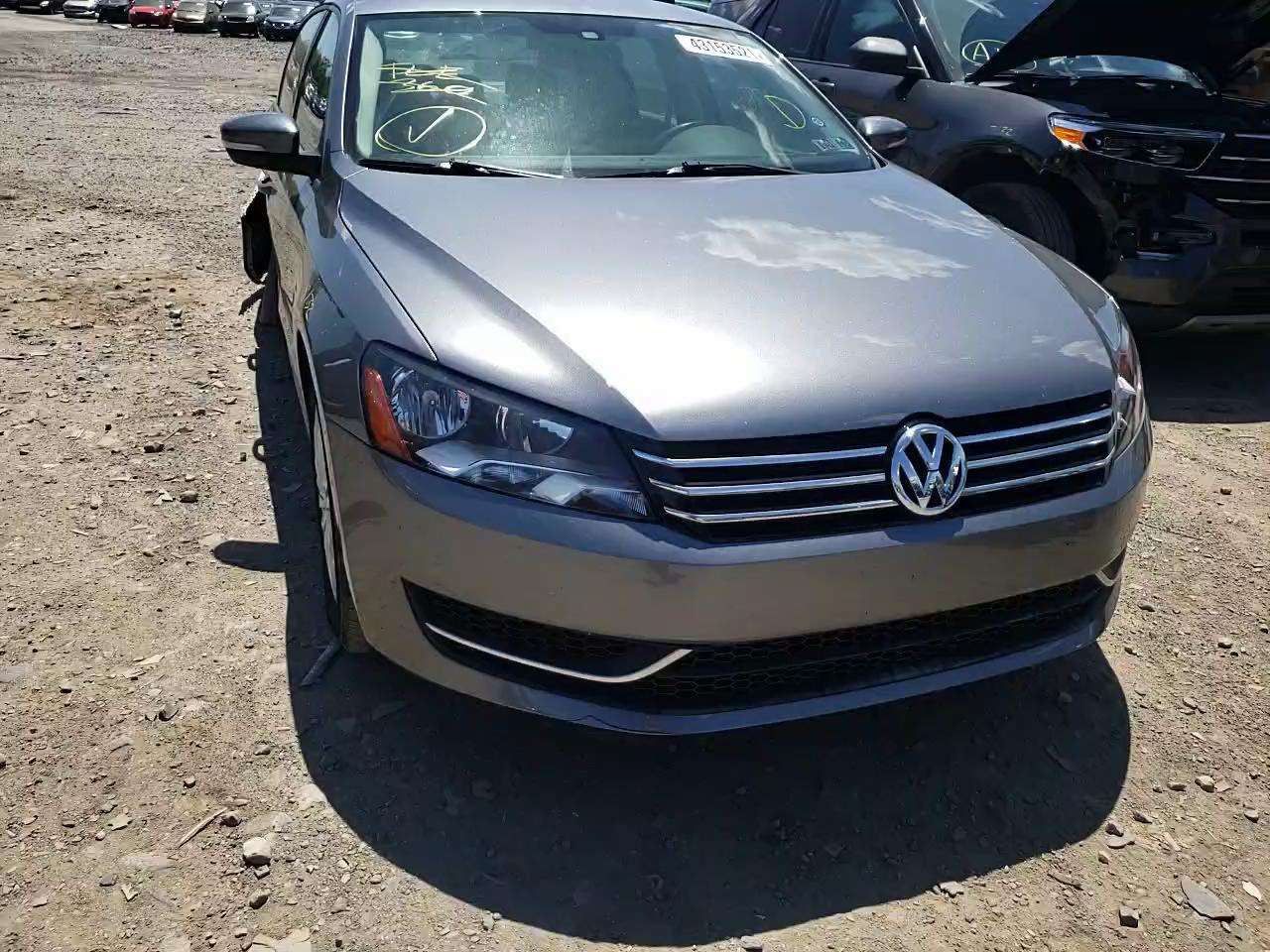 2015 VOLKSWAGEN PASSAT S 1VWAT7A35FC068439