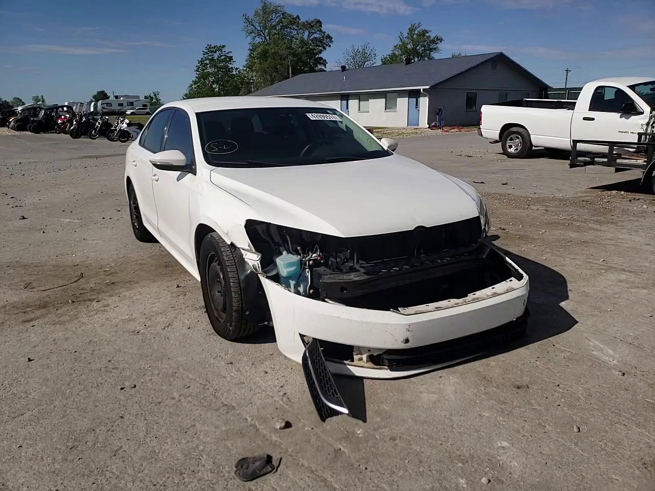 2012 VOLKSWAGEN PASSAT S 1VWAP7A3XCC040314