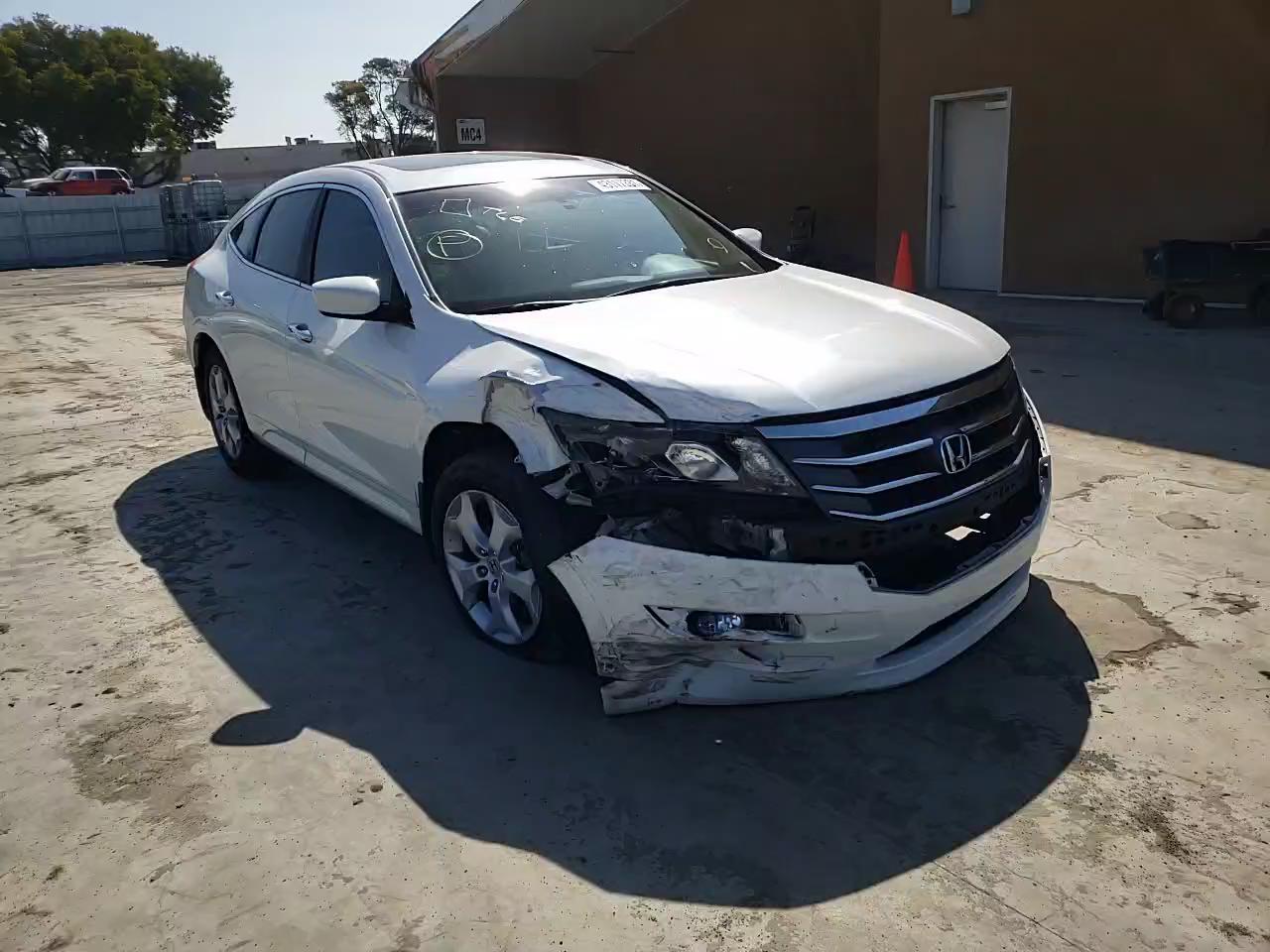 2011 HONDA ACCORD CRO 5J6TF2H53BL000240