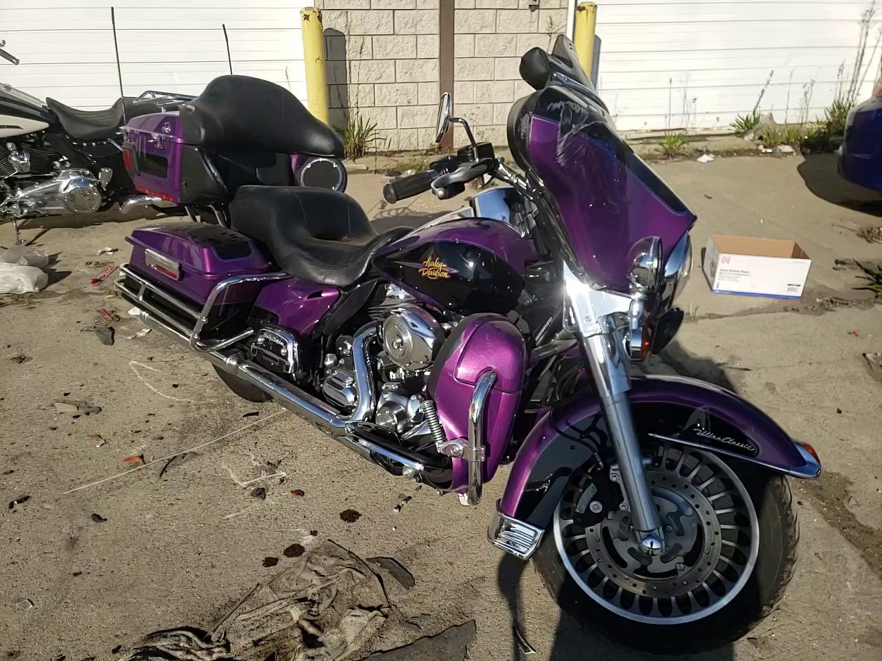 2011 HARLEY-DAVIDSON FLHTCU 1HD1FC414BB613803