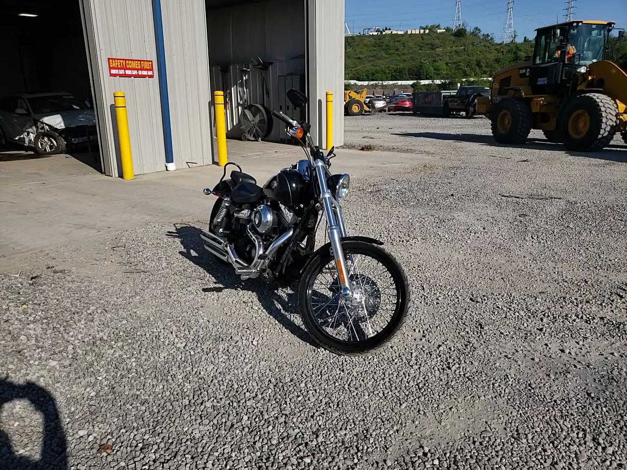 2011 HARLEY-DAVIDSON FXDWG 1HD1GP435BC328253