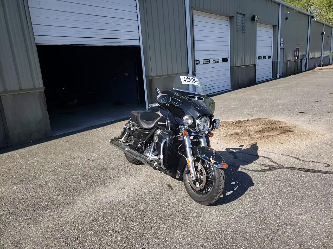 2019 HARLEY-DAVIDSON FLHTK 1HD1KEF18KB668419