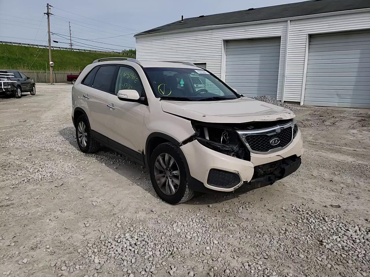 2011 KIA SORENTO 5XYKTDA25BG083381