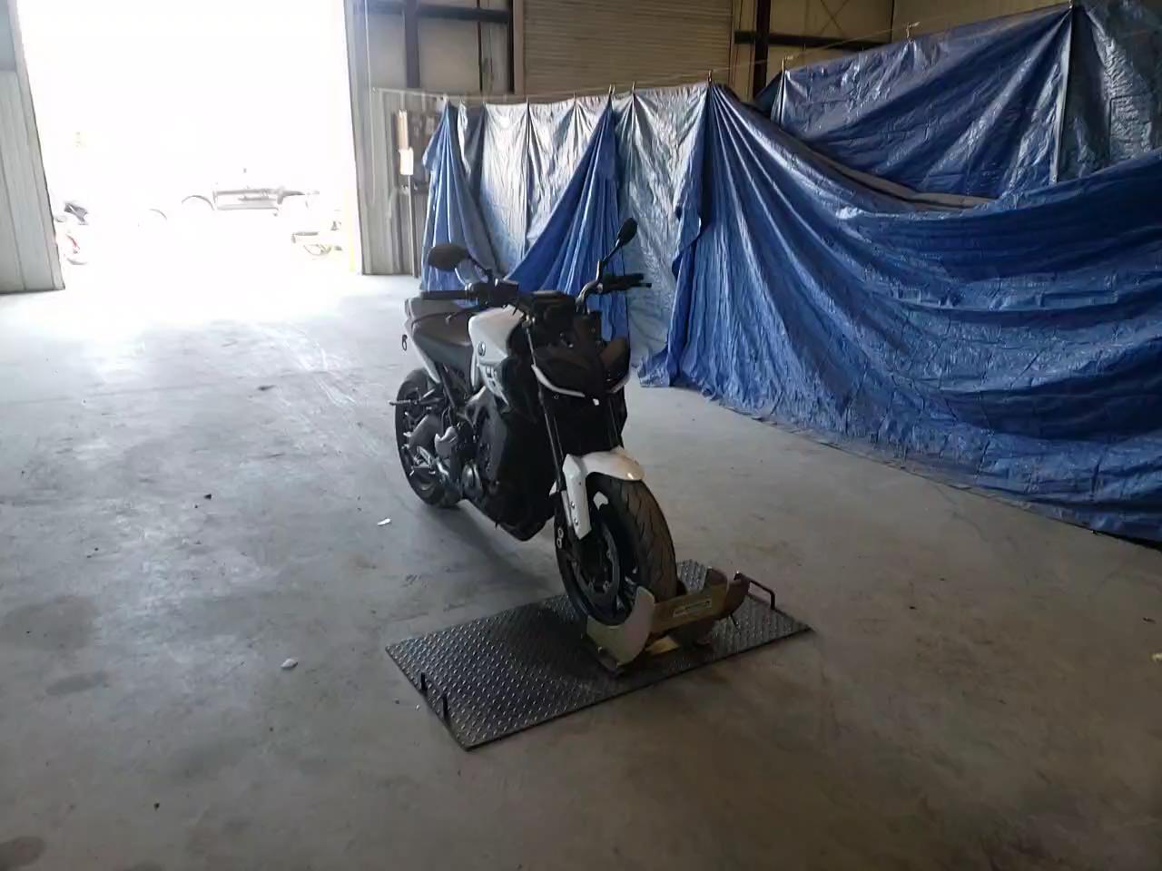 2017 YAMAHA FZ09 C JYARN53Y0HA000511