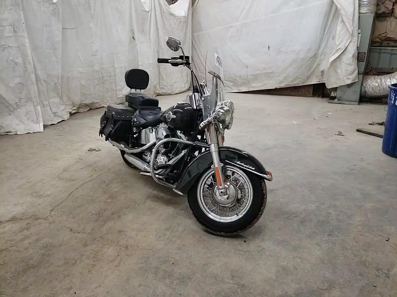 2017 HARLEY-DAVIDSON FLSTC HERI 1HD1BWV18HB047083