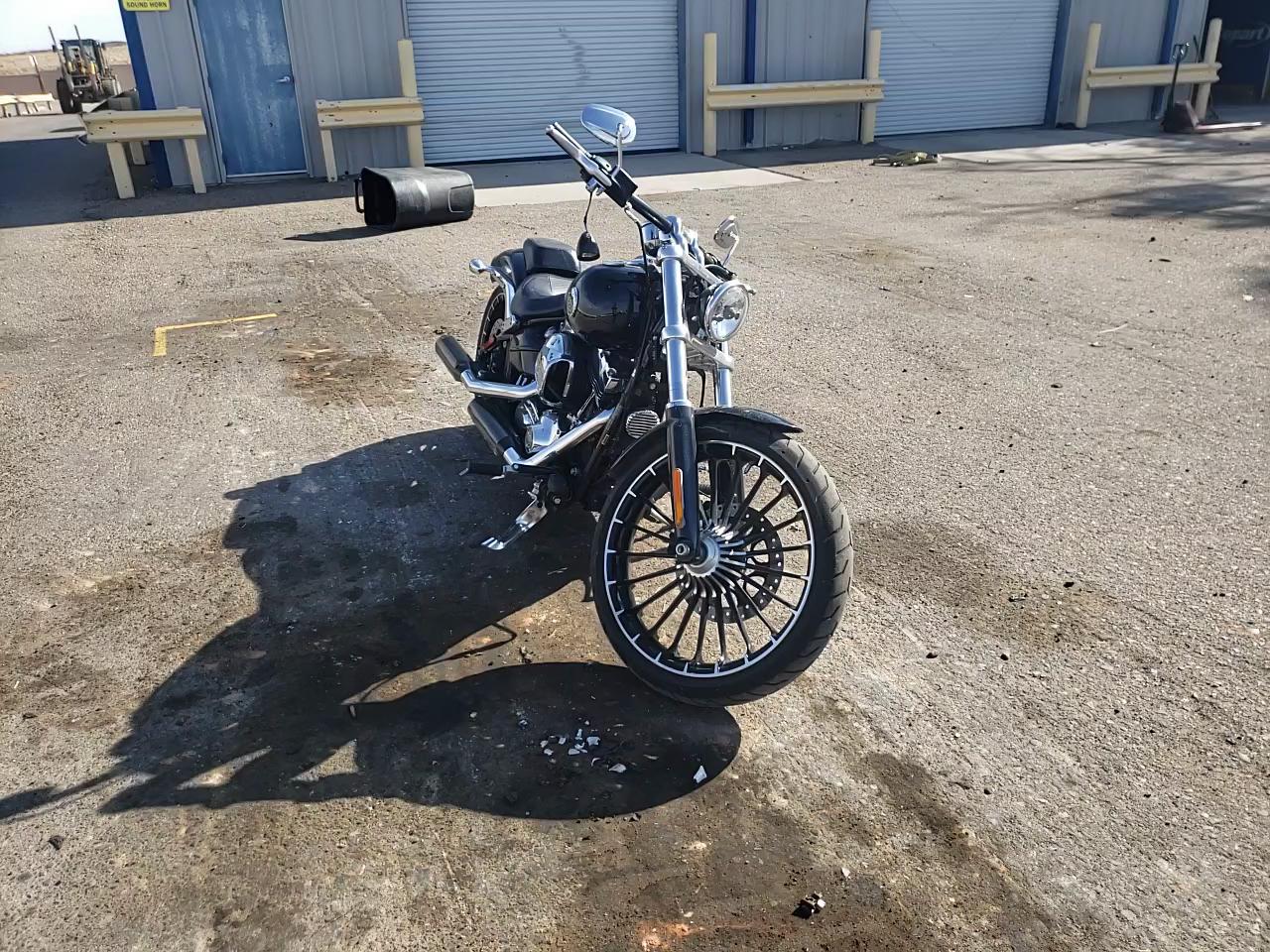 2017 HARLEY-DAVIDSON FXSB BREAK 1HD1BFV36HB047374