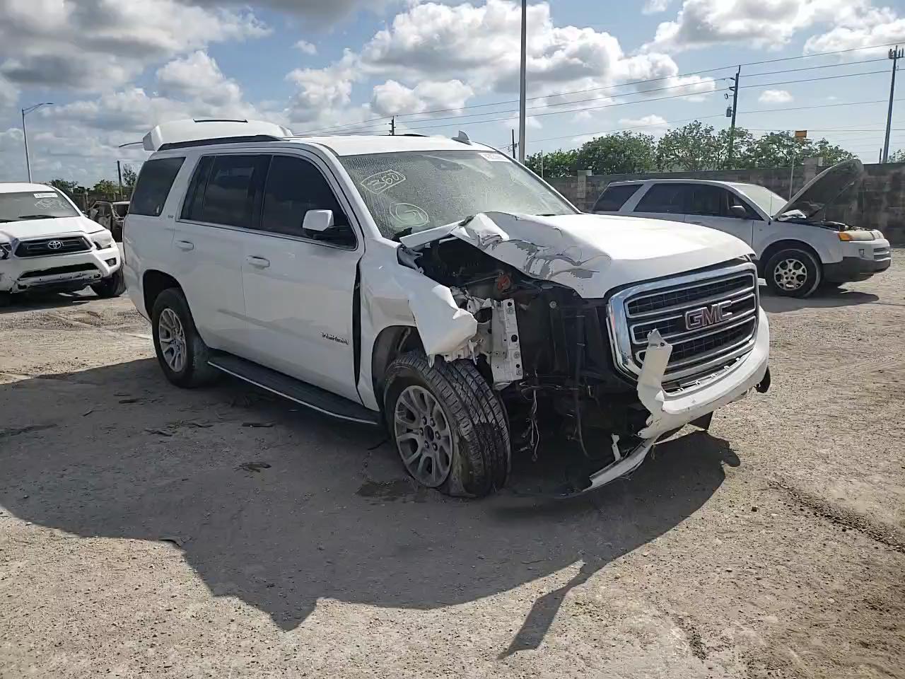 2017 GMC YUKON SLT 1GKS1BKC0HR214796