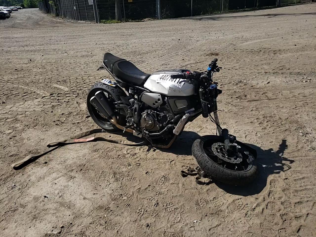 2018 YAMAHA XSR700 JYARM21E8JA000210