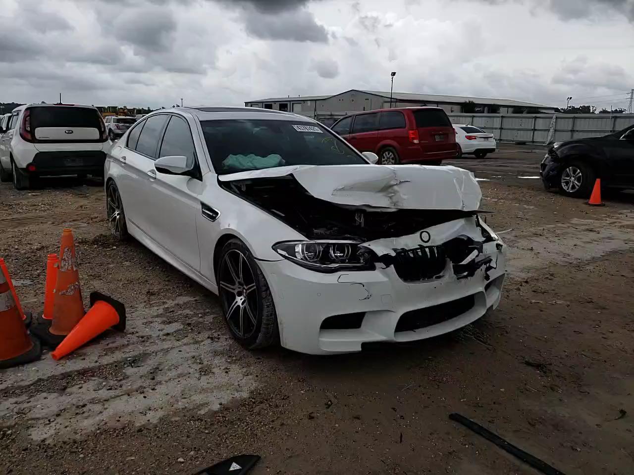 2014 BMW M5 WBSFV9C53ED593675