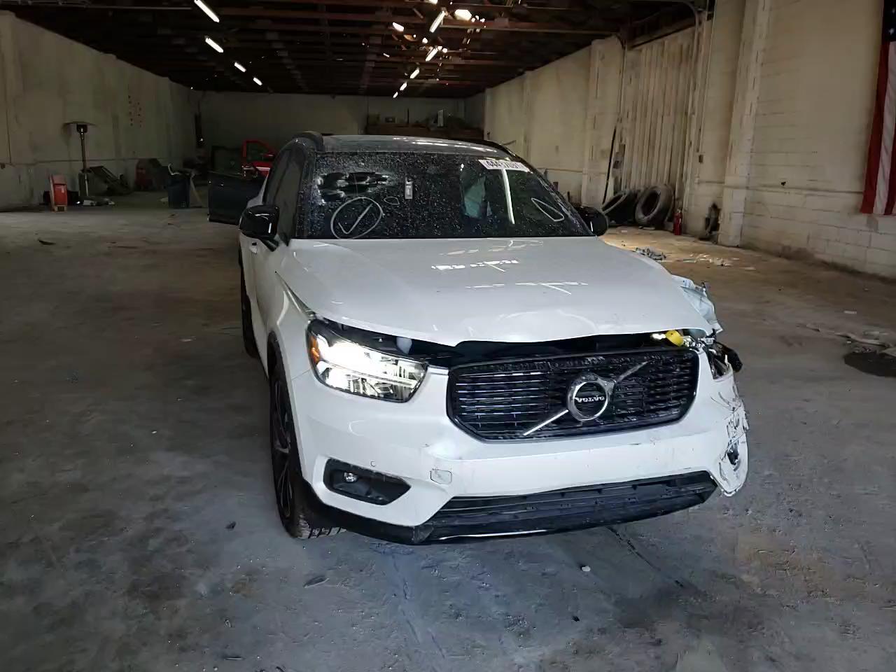 2021 VOLVO XC40 T5 R- YV4162UM5M2461861