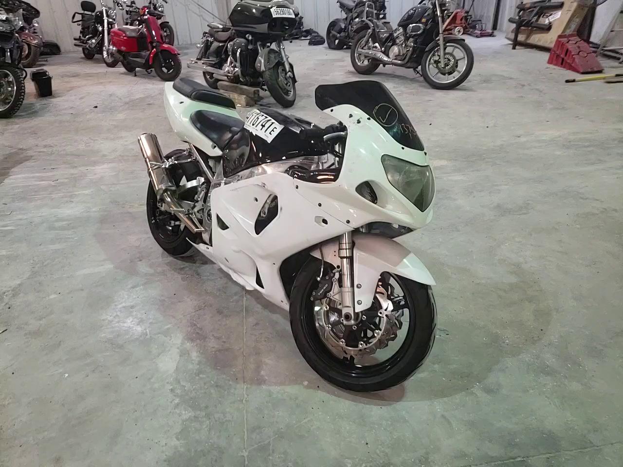 2001 SUZUKI GSX-R750 JS1GR7HA912105713