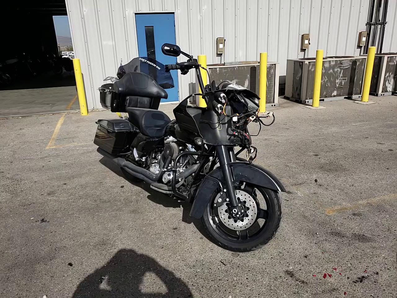 2013 HARLEY-DAVIDSON FLTRX ROAD 1HD1KHM12DB682839