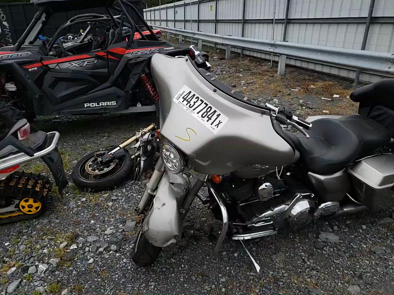 2009 HARLEY-DAVIDSON FLHX 1HD1KB4199Y646194