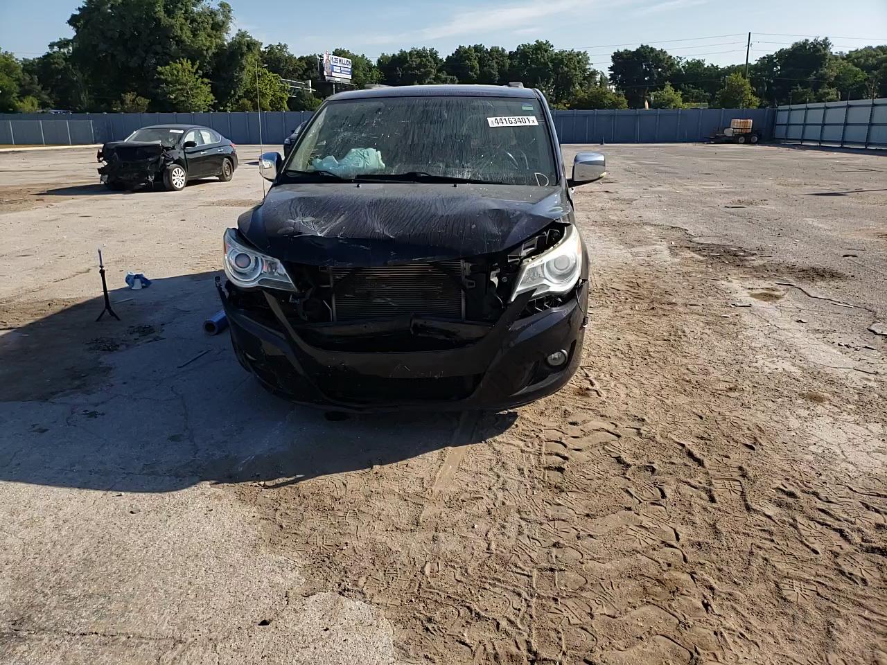2011 VOLKSWAGEN ROUTAN SEL 2V4RW6DG6BR717033