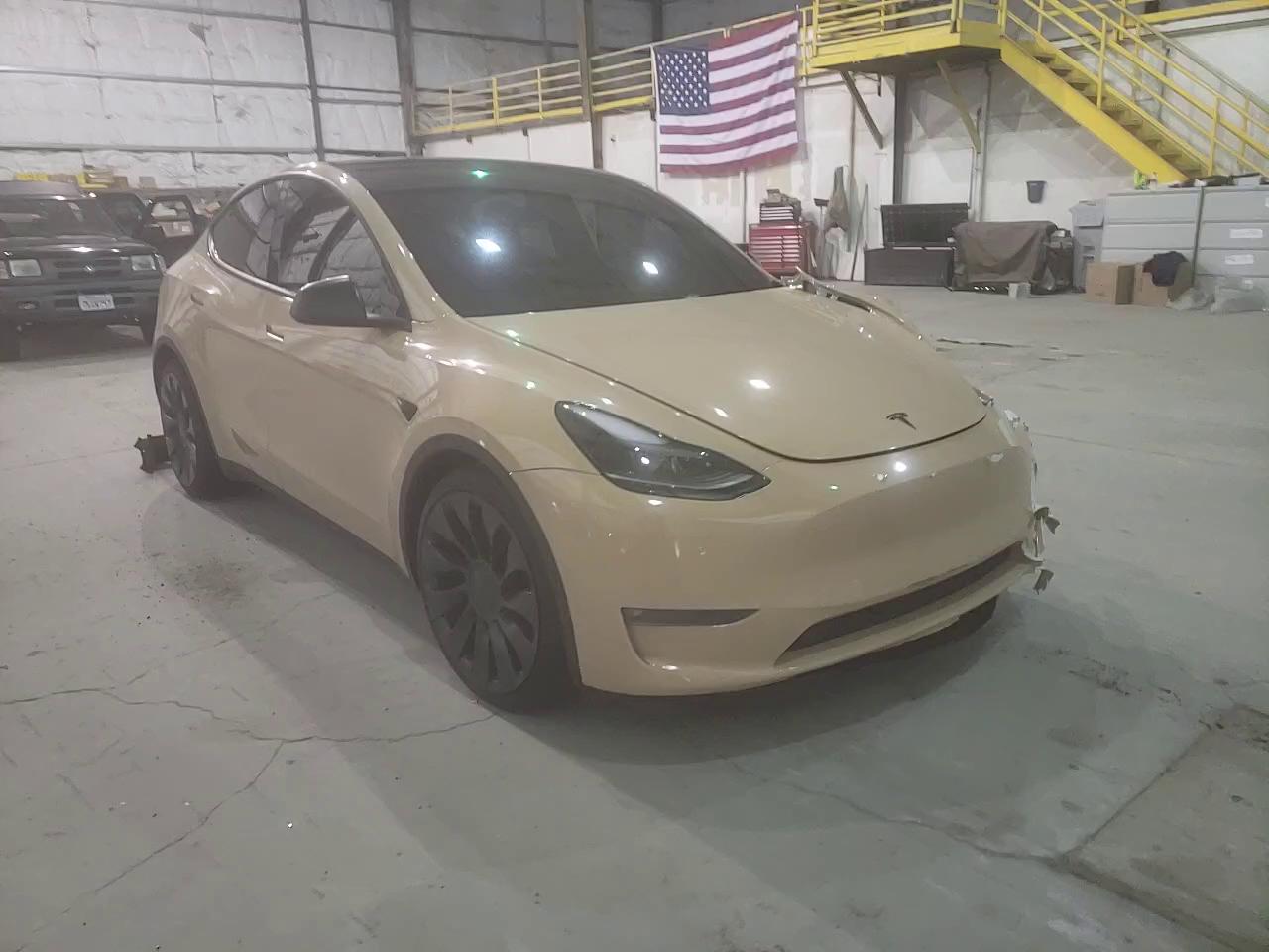 2021 TESLA MODEL Y 5YJYGDEF9MF151185