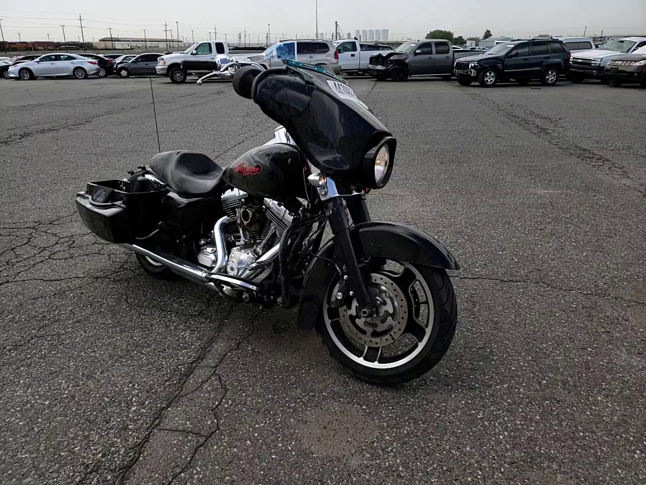 2011 HARLEY-DAVIDSON FLHX 1HD1KBM14BB641249