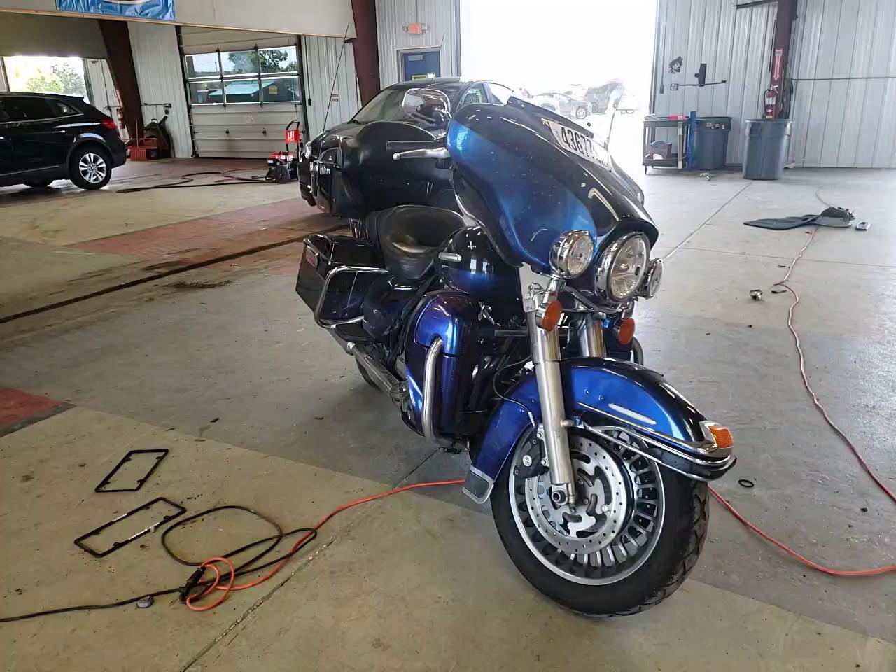 2010 HARLEY-DAVIDSON FLHTK 1HD1KEM12AB656347