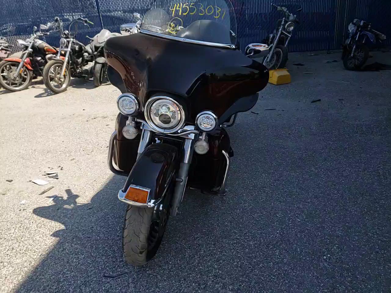 2011 HARLEY-DAVIDSON FLHTK 1HD1KEM18BB662221