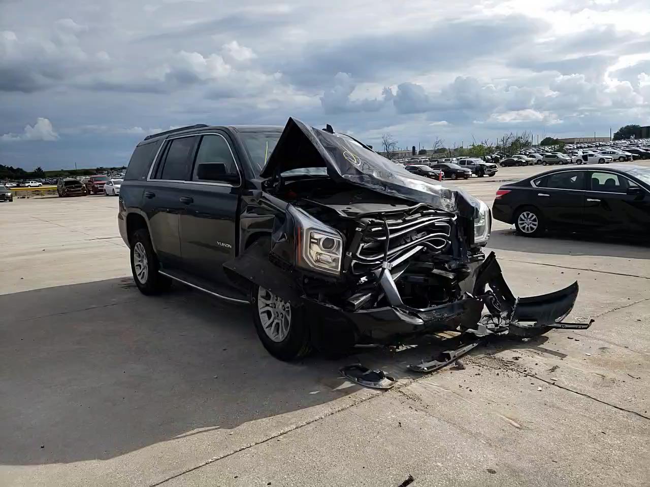 2017 GMC YUKON SLT 1GKS1BKC0HR215155