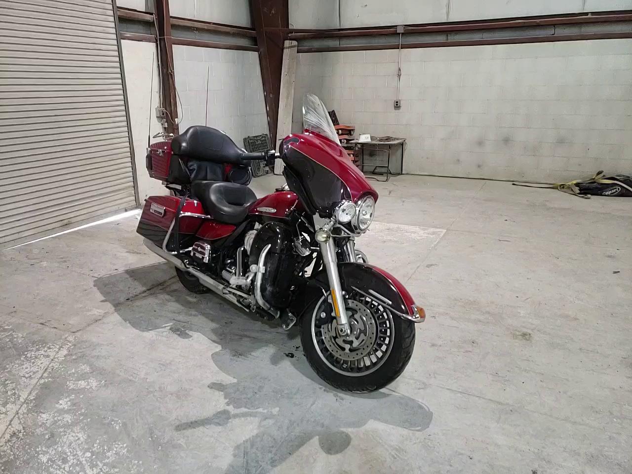 2011 HARLEY-DAVIDSON FLHTK 1HD1KEM18BB628165
