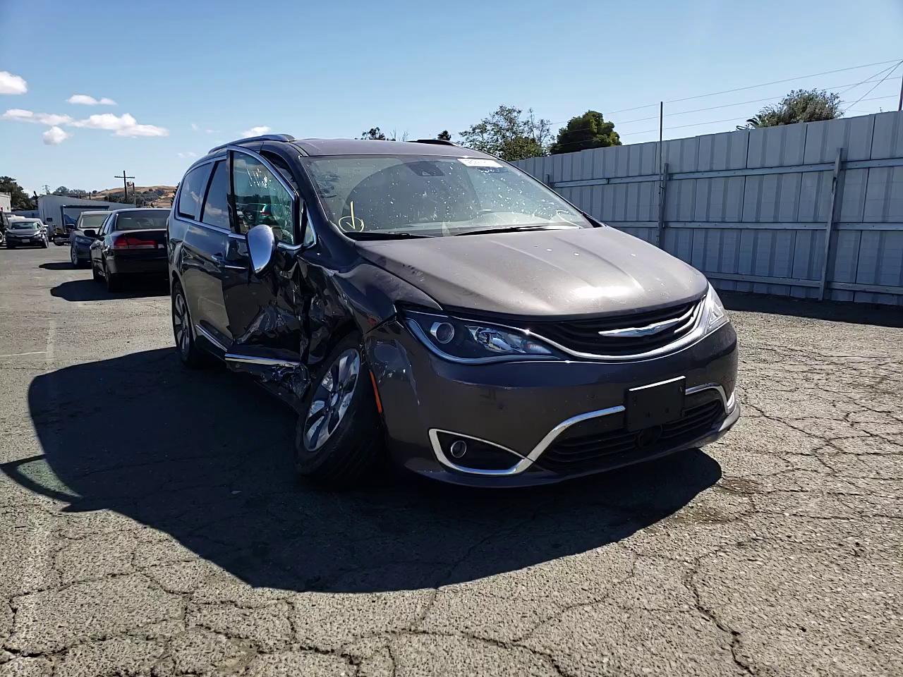 2019 CHRYSLER PACIFICA H 2C4RC1N70KR509055