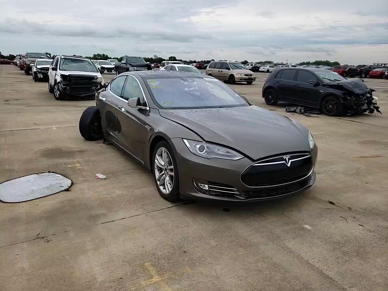2015 TESLA MODEL S P8 5YJSA1H48FF094609